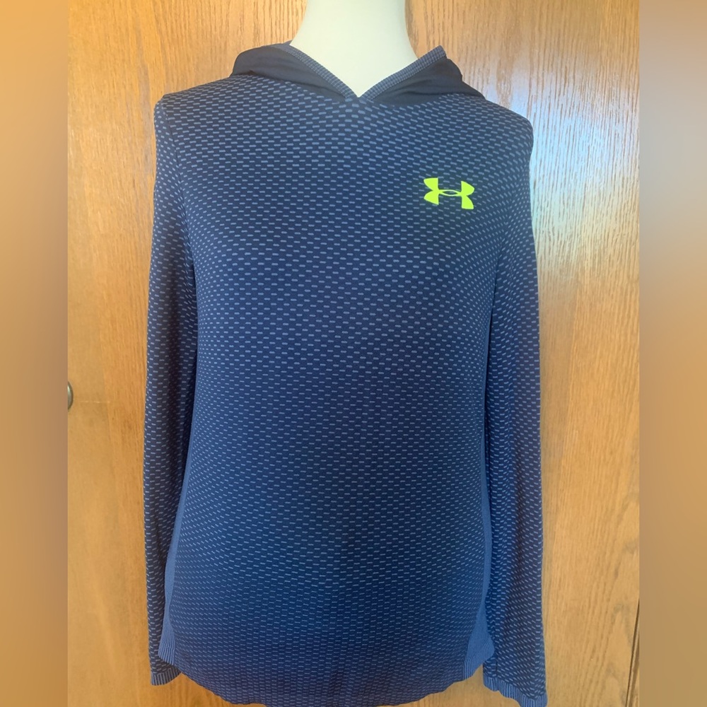 Under Armour Long Sleeve Boys Hooded Shirt Size YXL Heat Gear Loose Fit